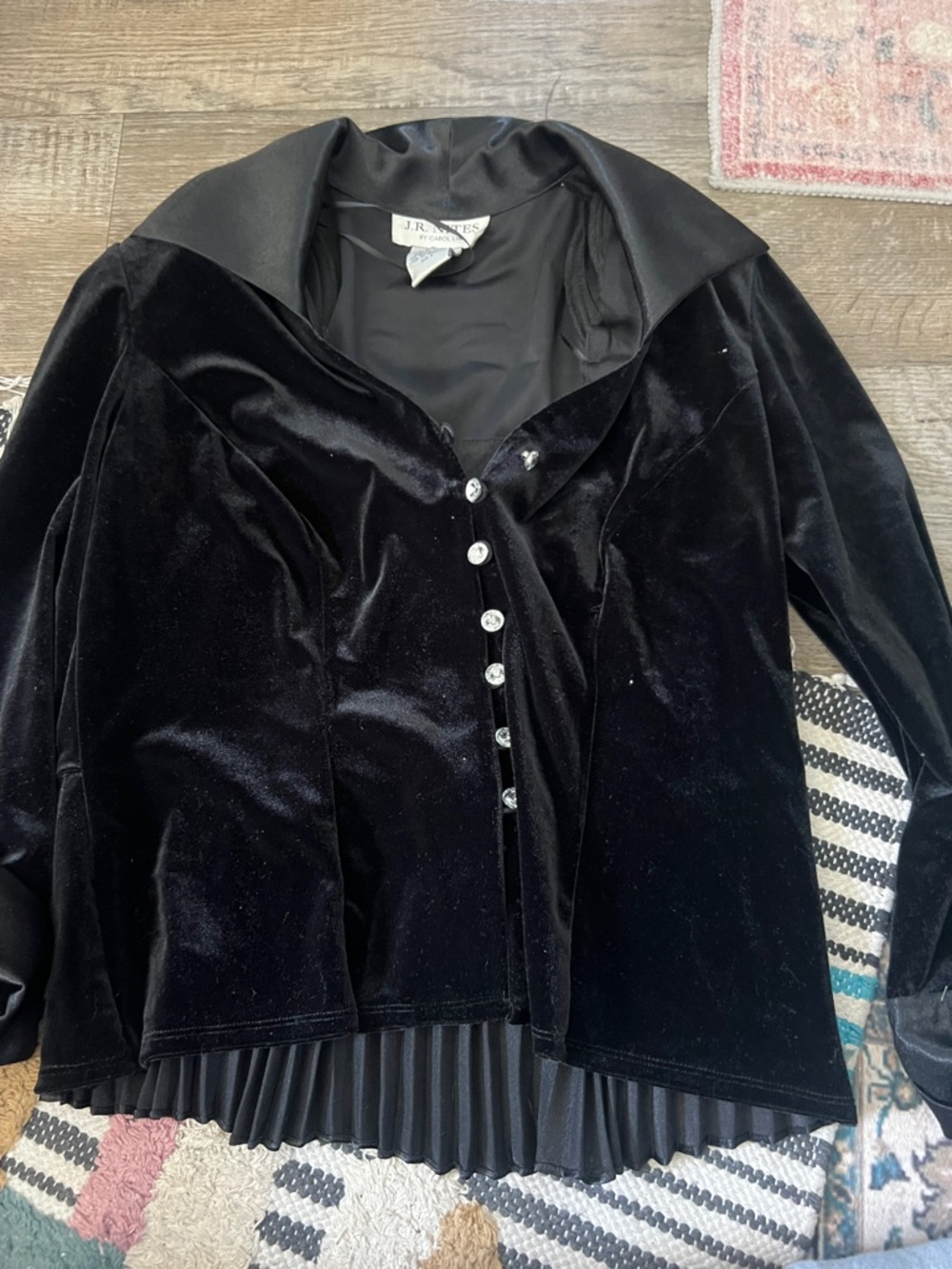 JR‎ nites Black Velvet Button-Front top size 6